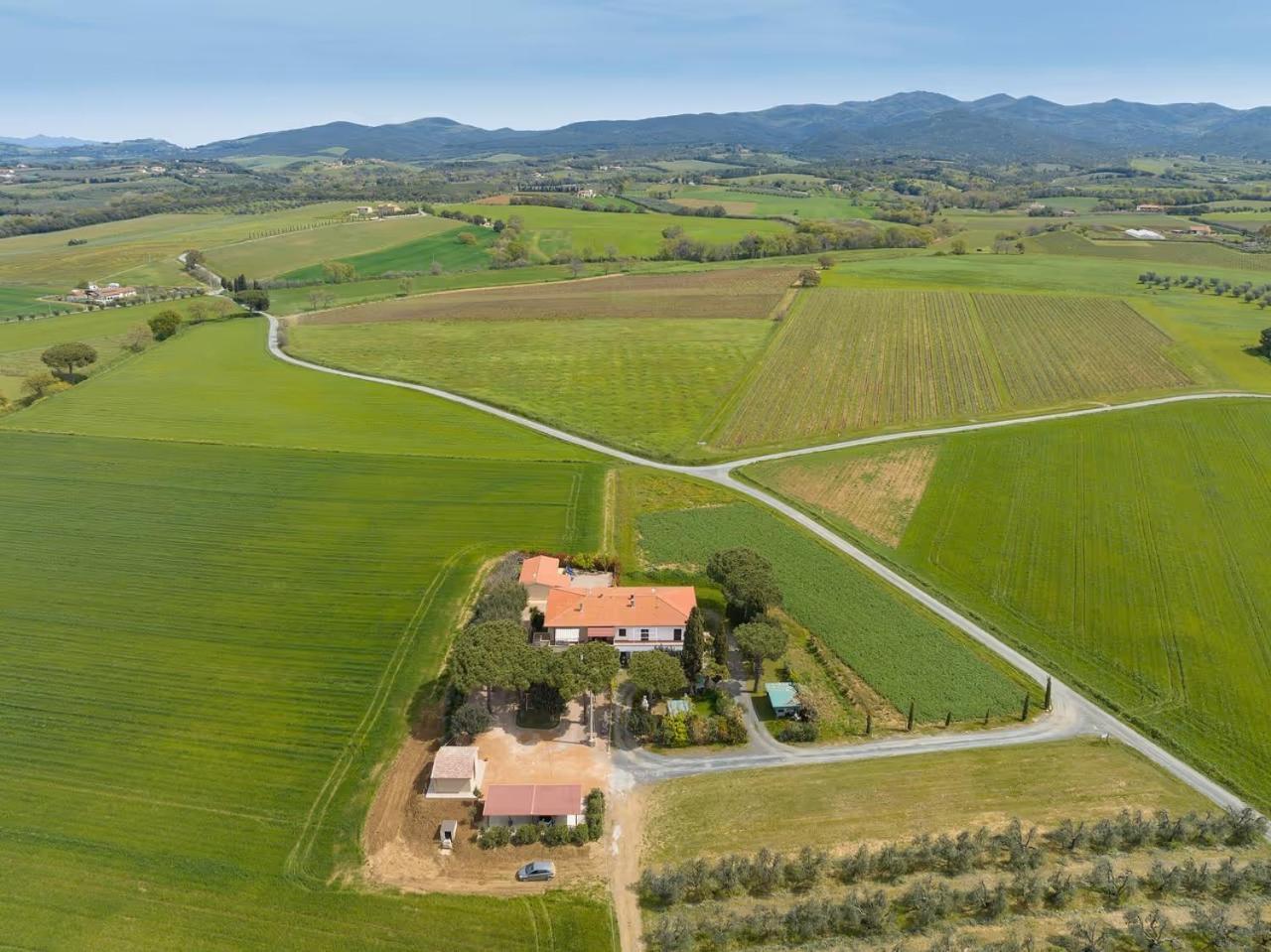 Agriturismo I Debbi Биббона Экстерьер фото