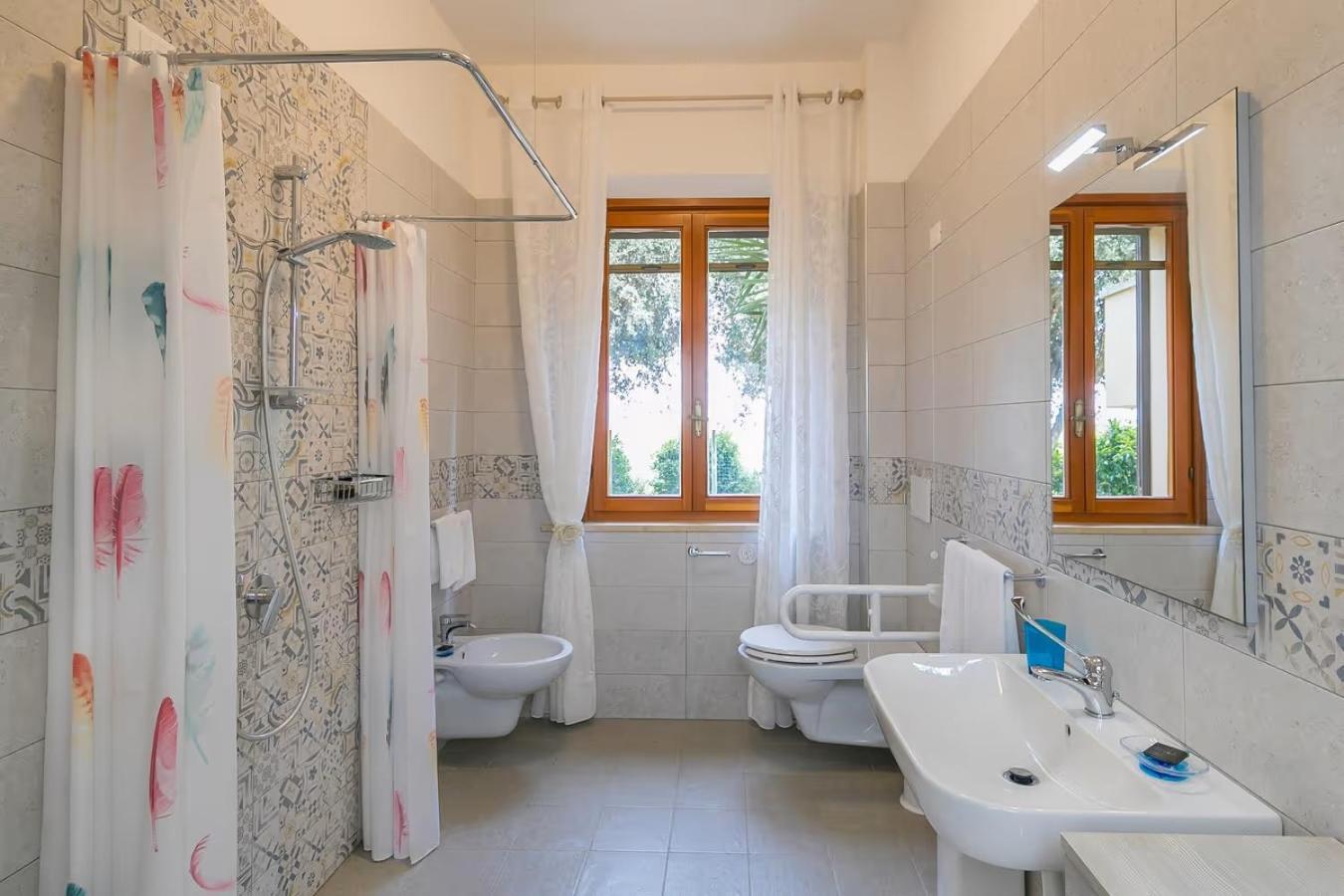 Agriturismo I Debbi Биббона Экстерьер фото